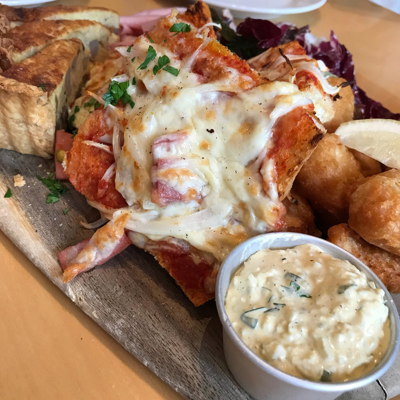 予約限定ランチの前菜盛り合わせ(GARB MONAQUE)