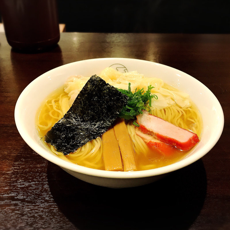 白だしワンタン麺ハーフ(支那そば 八雲 （しなそば やくも）)