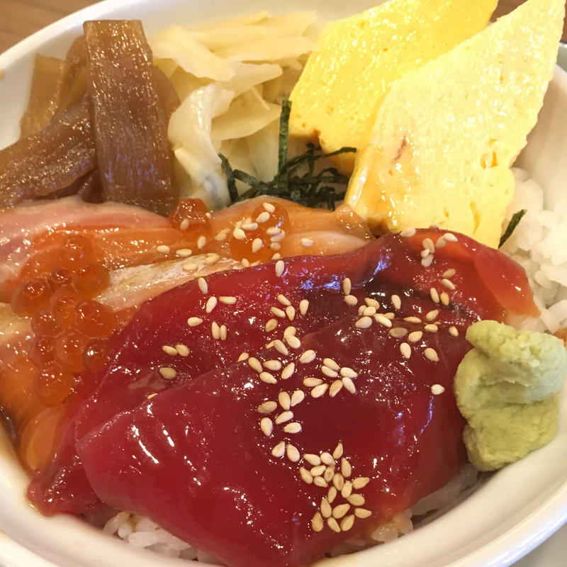 サーモンとまぐろの漬け丼(がってん食堂大島屋 浦和西堀店)
