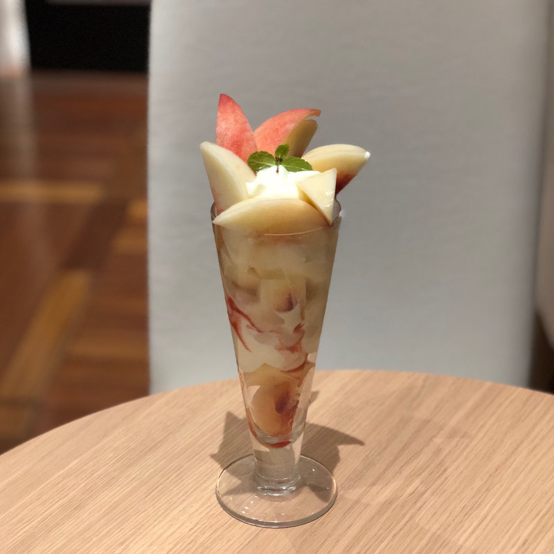 桃パフェ(イタガキ フルーツ カフェ （ITAGAKI FRUIT CAFE）)