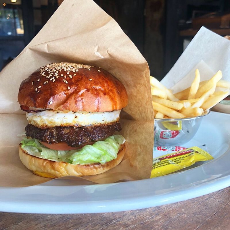 チーズエッグハンバーガー(バーレスク （Burlesque）)