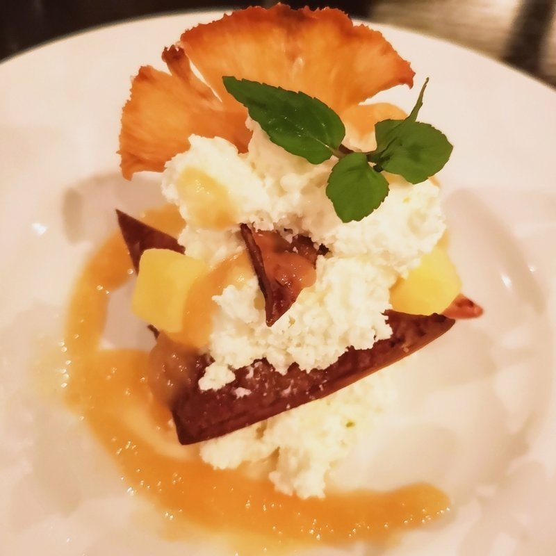 パイナップルとマスカルポーネのクリームチーズケーキ パイ添え(コチ（ｃｏｃｉ）)