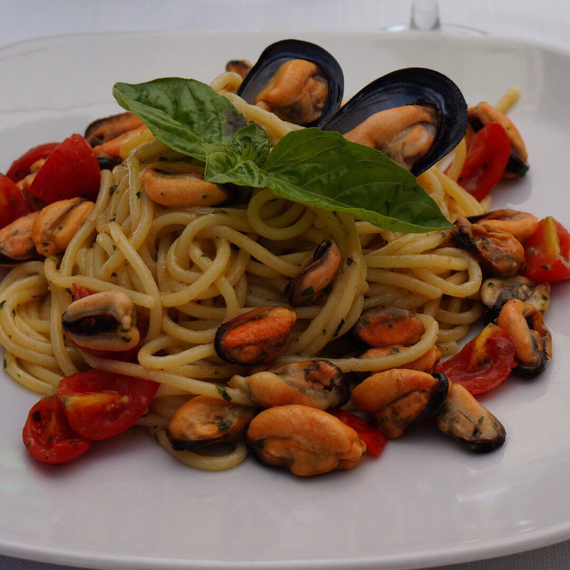 ムール貝とラルドのスパゲッティ(SALERNO GASTRONOMY CRUDE)