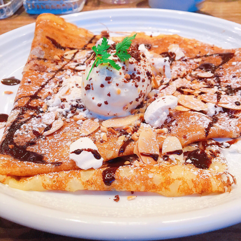 ヘーゼルナッツチョコレートのクレープ(クレープリー・スタンド・シャンデレール)