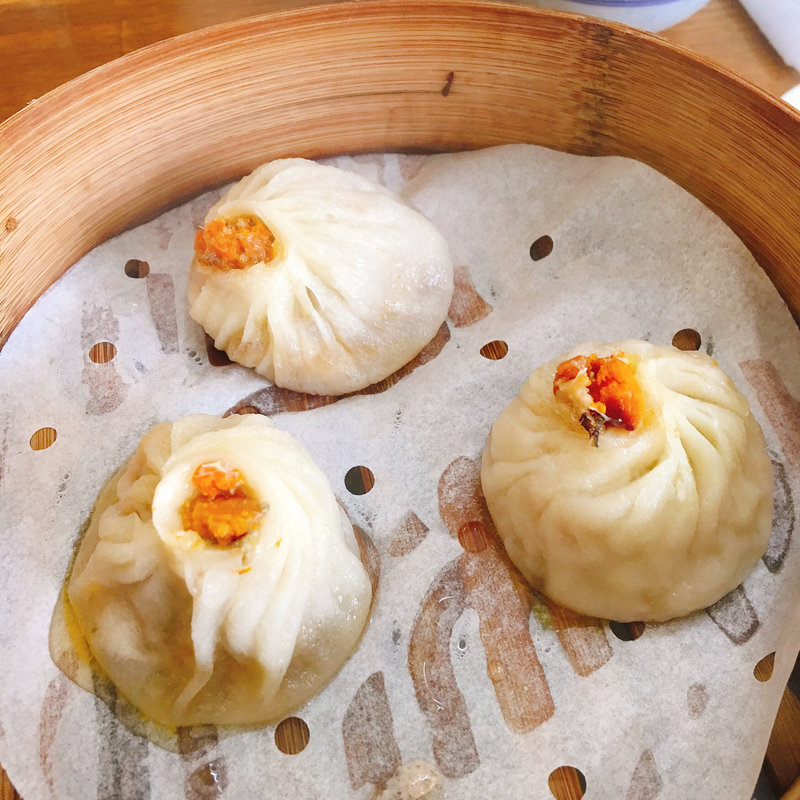 カニ小籠包(新愛園)