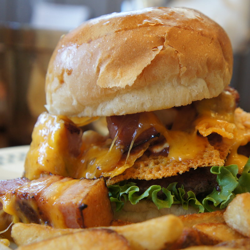 クリスピーチーズベーコンバーガー(ヴィレッジヴァンガードダイナールミネ町田店)