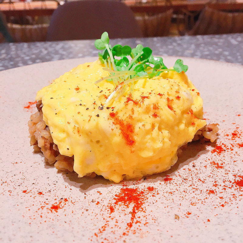 自家製角煮の玄米オムライス(MICASADECO & CAFE KYOTO)