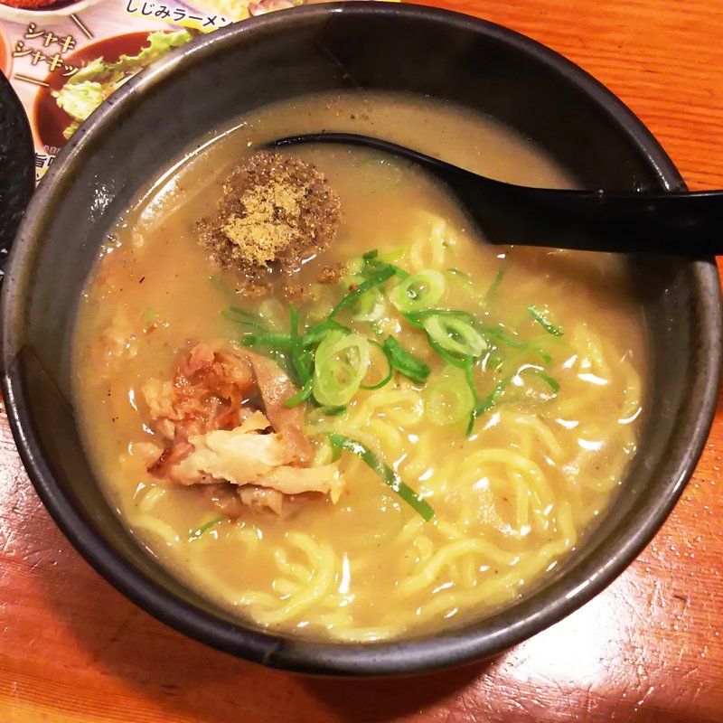 濃厚魚介豚骨ラーメン(鳥貴族 鶴見東口店)