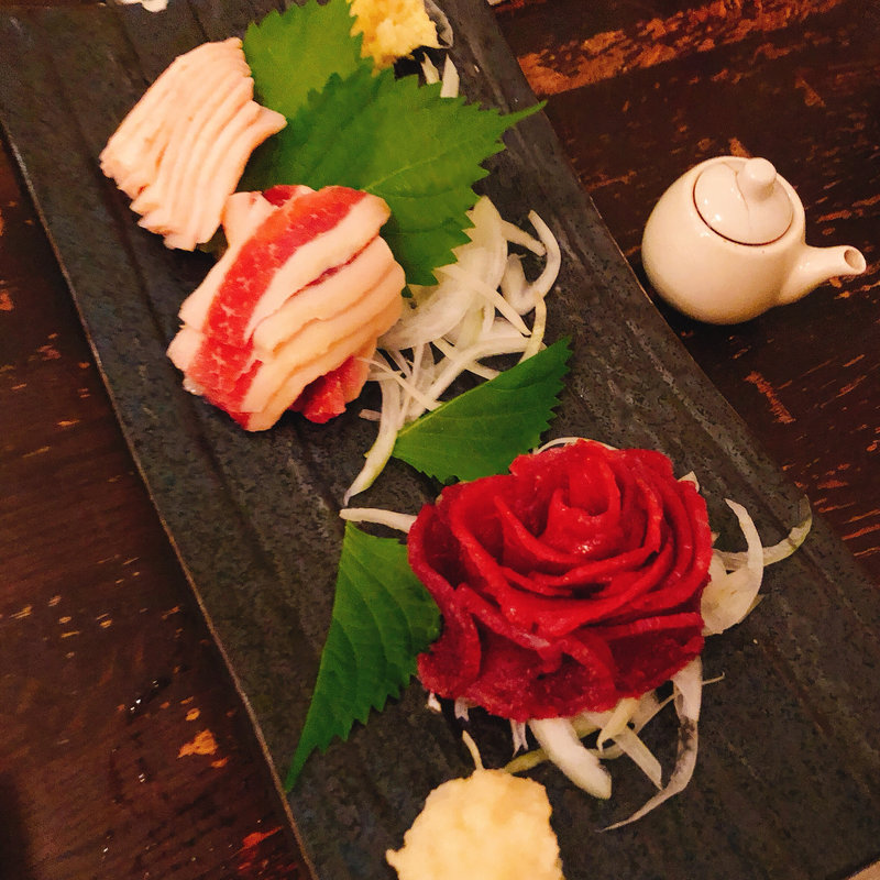 レバ刺し(恋文酒場 かっぱ恋文横丁)