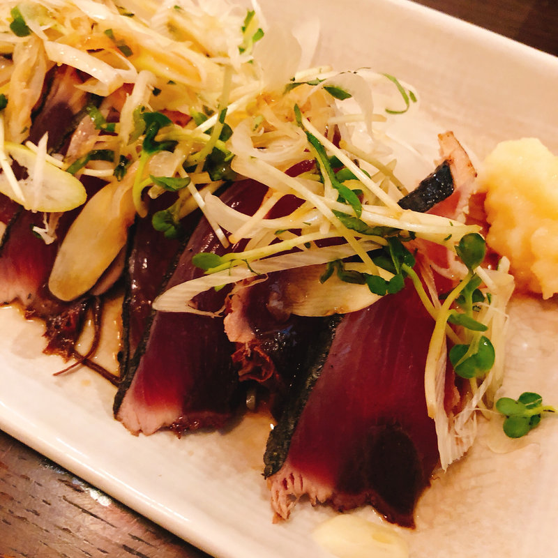 カツオのたたき(恋文酒場 かっぱ恋文横丁)