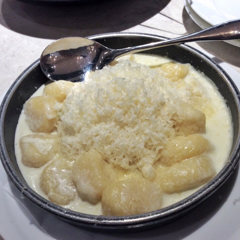 山盛りチーズのモチモチニョッキ(ダルマット 六本木ヒルズ店)