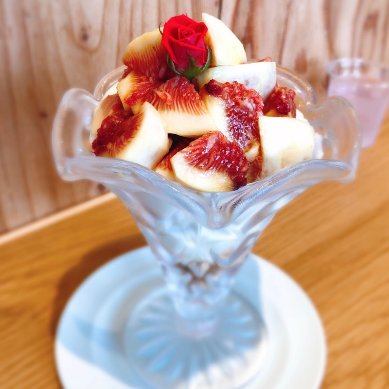 いちじくパフェ(水信フルーツパーラーラボ)
