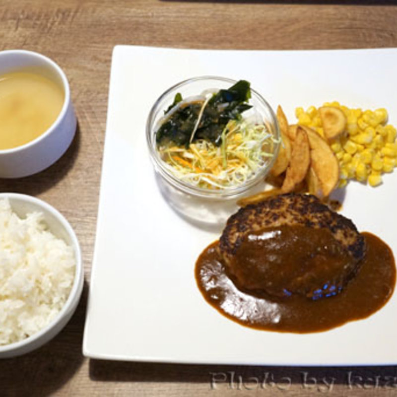 ハンバーグステーキ(デミグラスソース)(ステーキハウス グランパ)