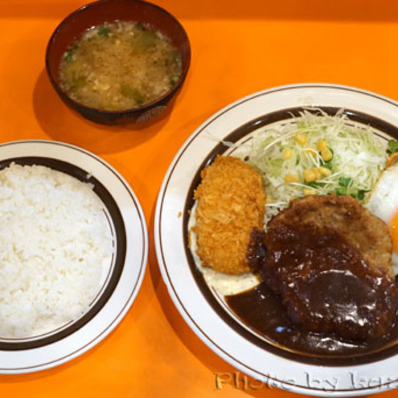 サービスA(ハンバーグ・カニクリームコロッケ・目玉焼)(キッチンABC 池袋東口店 （キッチン エービーシー）)