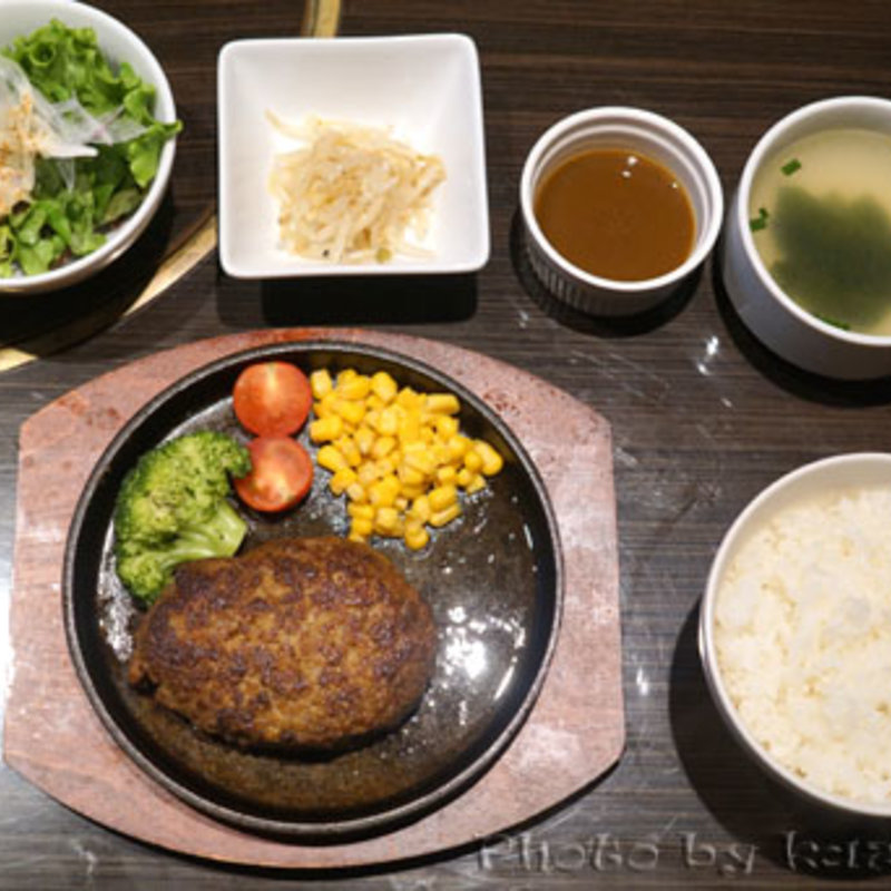 絶品！神戸太田牛ハンバーグ(月島焼肉 ブルズ家)