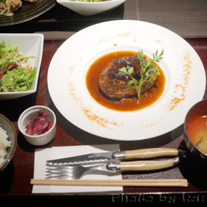 熟成黒毛和牛ハンバーグデミグラスソース(ステーキハウス 听 銀座店 （ポンド）)