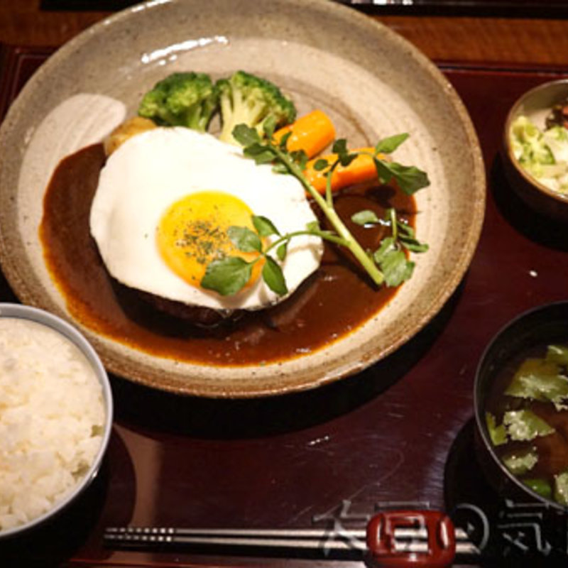 A5国産黒毛和牛ハンバーグステーキセット(デミグラスソース)(にっぽんの洋食 赤坂津つ井)