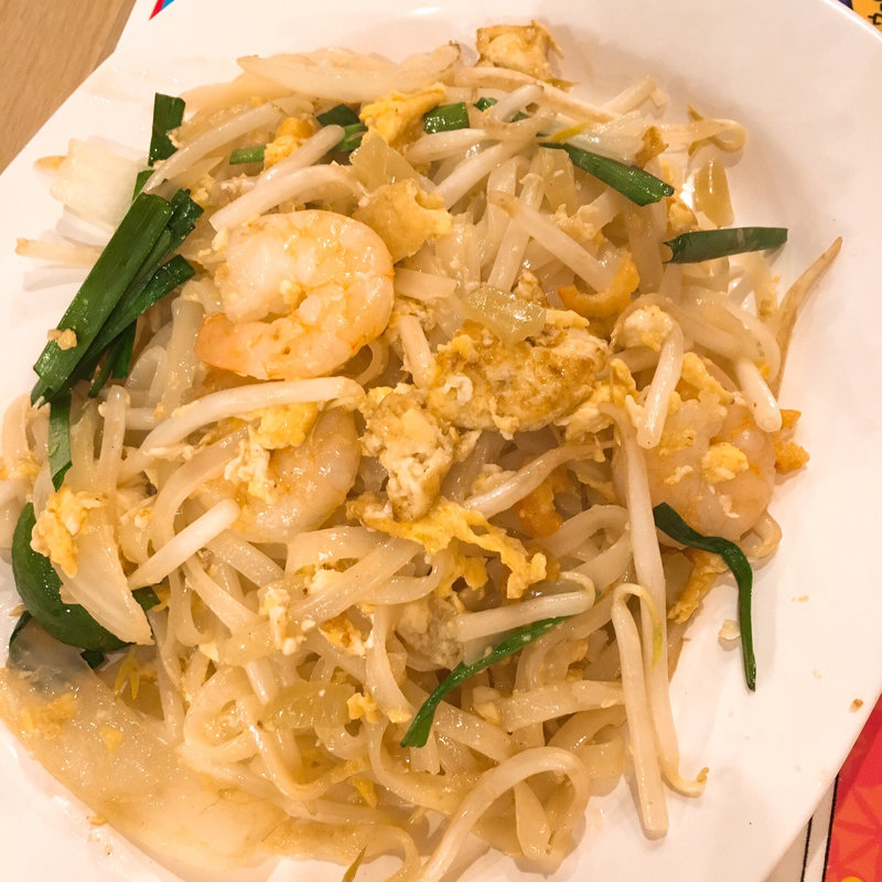 甘味酸味塩気絶妙に調和するタイ風やきそば『パッタイ』(999 （カオカオカオ）)