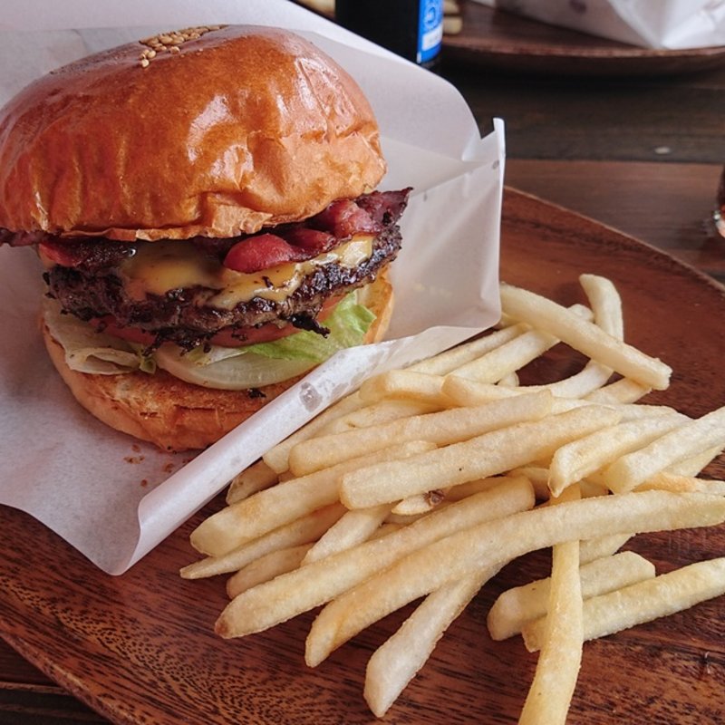 ベーコンチーズバーガー(Chatan Burger Base Atabii's)