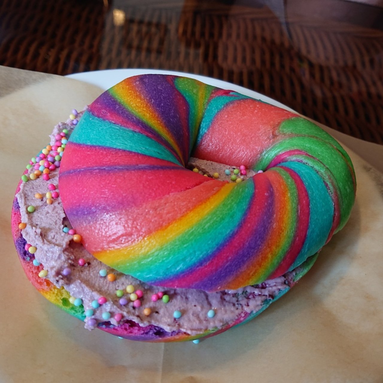 レインボーベーグル(コーヒー&ブレッド カラカラ 沖縄)の口コミ一覧