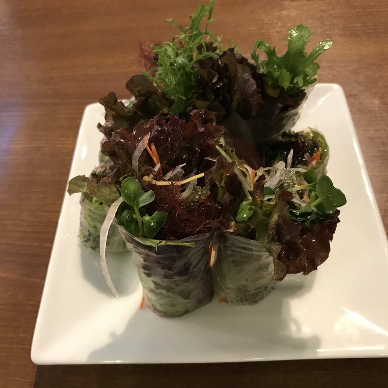 海ぶどうとオゴ海苔の生春巻き(南島食楽園 )