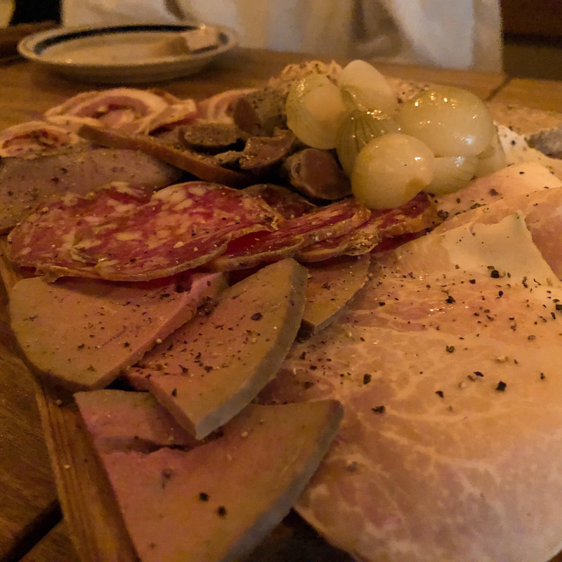 お肉屋さんの前菜盛り(ラ ピヨッシュ)