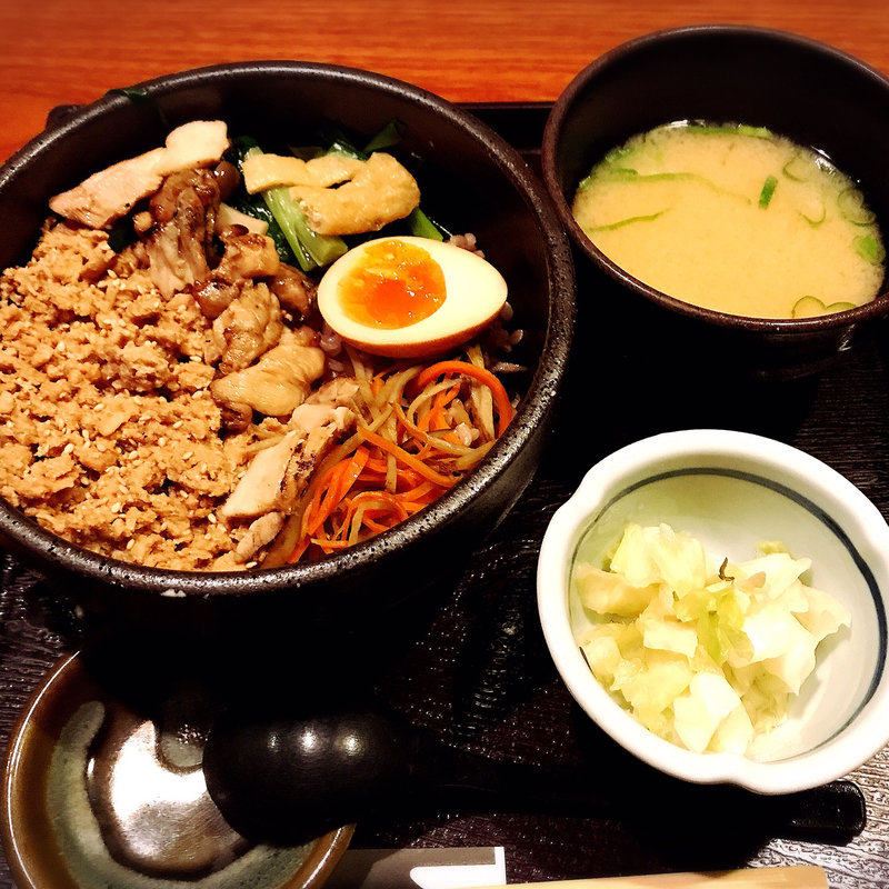 鶏もも焼きとそぼろの二種丼(鳥元 中目黒店 （とりげん))
