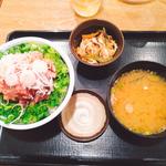 海鮮ネギトロ丼(築地食堂源ちゃん 晴海トリトン店)