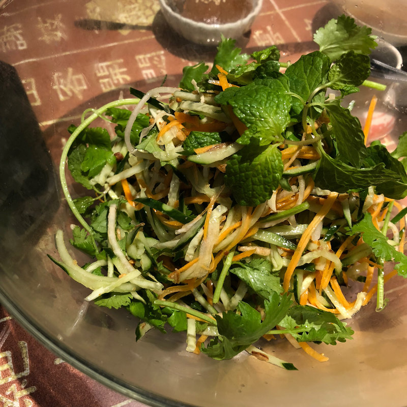 ミントとパクチーと野菜のあえもの(アンナンブルー 栄店)