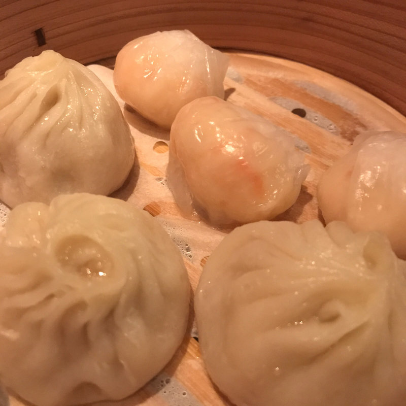 小籠包と海老餃子(水新はなれ 紅)