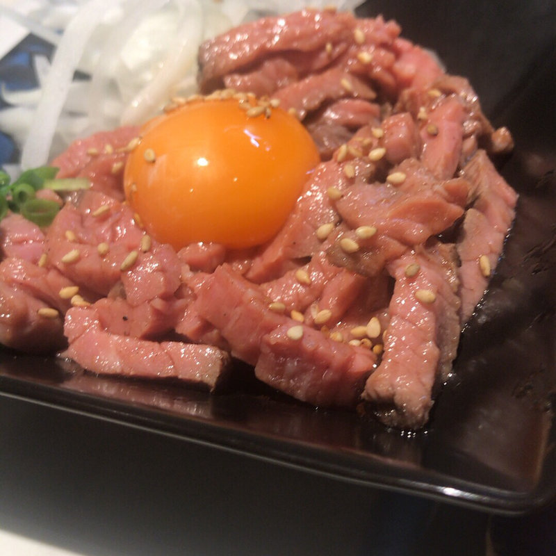 ユッケ風ローストビーフ(天神肉食堂)