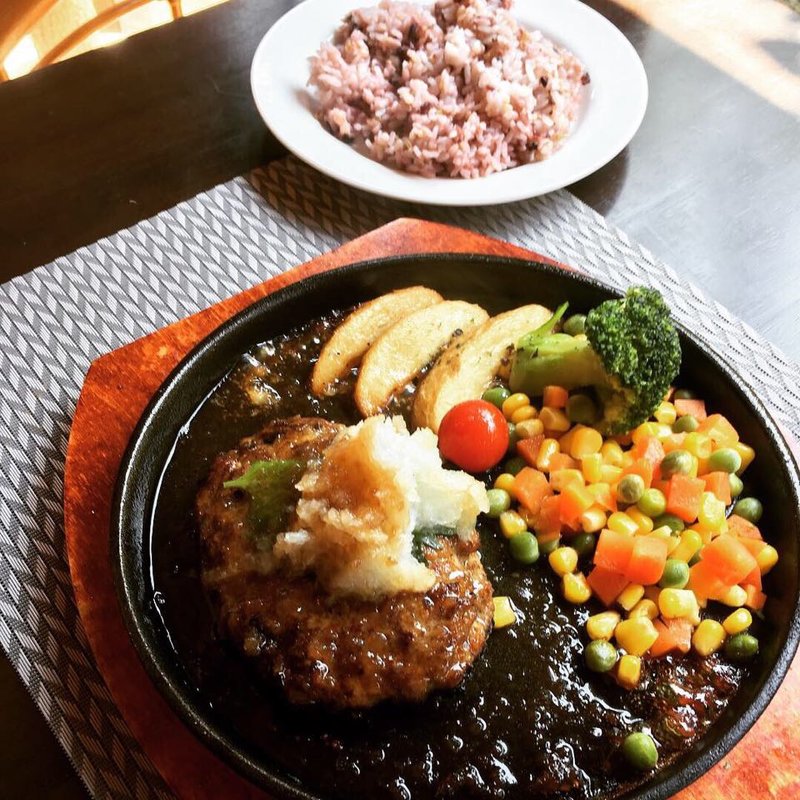 ハンバーグセット(楽園の食卓 )