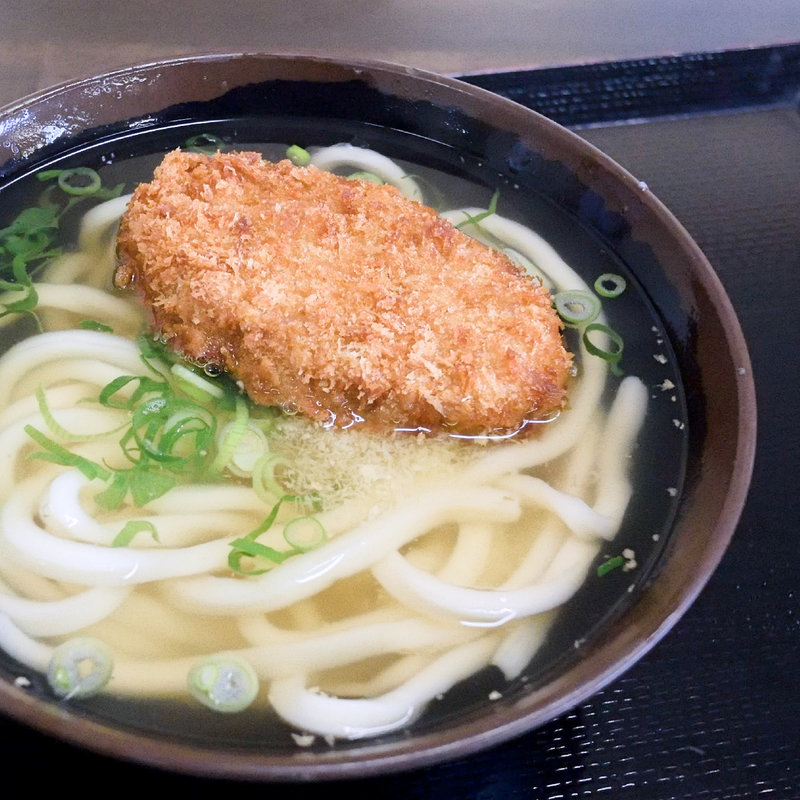 コロッケうどん（かけうどん+コロッケ）(うどん 福真 （ふくしん）)