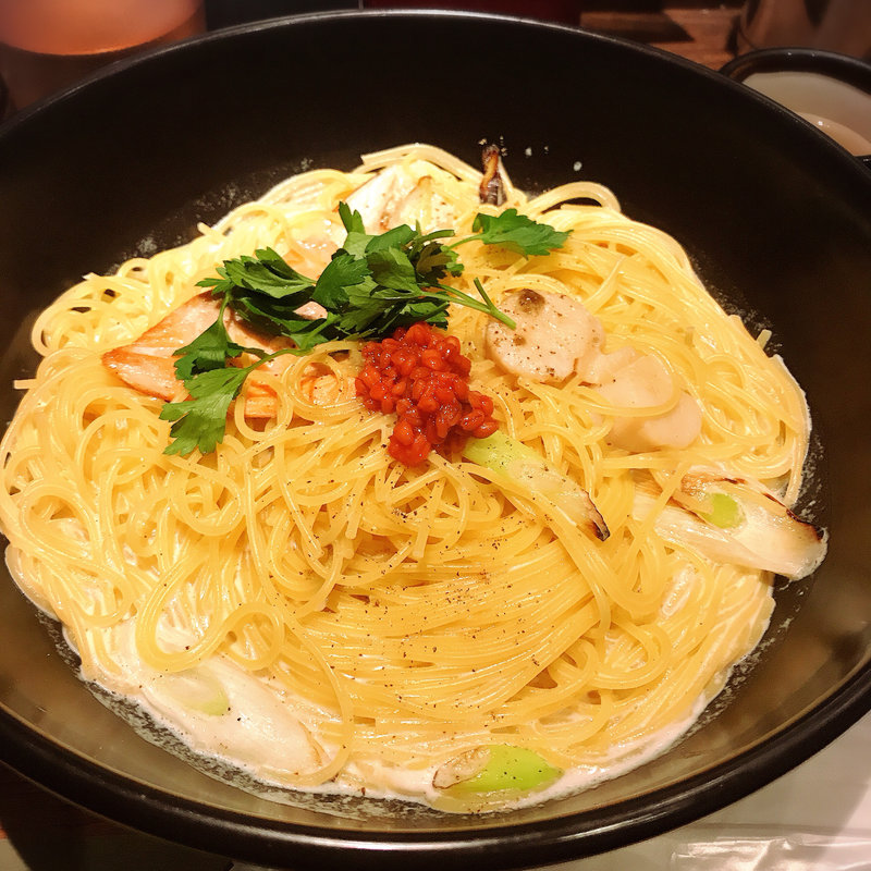 ホタテとサーモンのもろみ入りクリームのすぱ(すぱじろう 銀座)