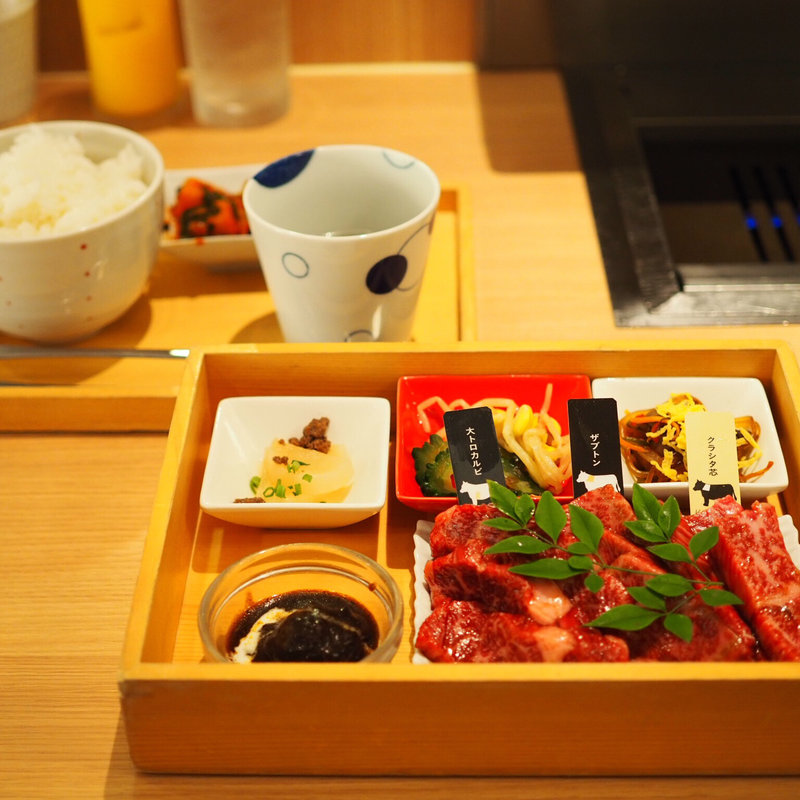 熟成和牛最高級盛り合わせ&松花堂弁当(お肉1.5倍)(熟成和牛焼肉エイジング・ビーフワテラス 神田秋葉原店)