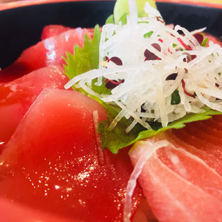 まぐろ丼(まぐろの館 （マグロノヤカタ）)