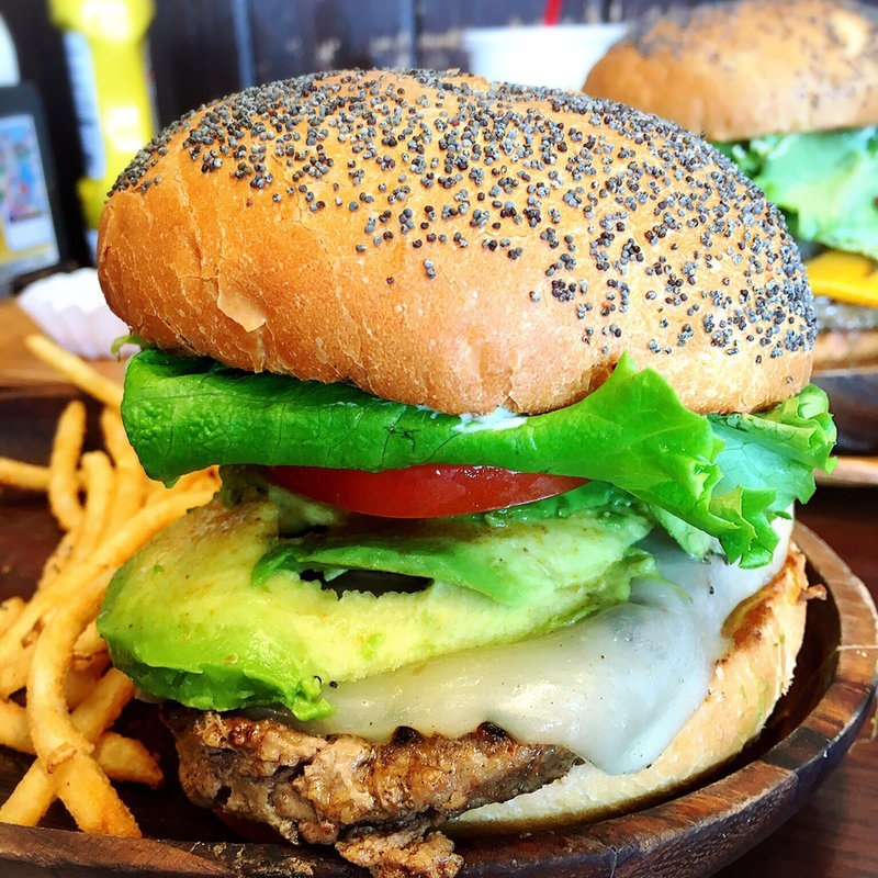 アボカドチーズバーガーセット(KUA`AINA AQUACITYお台場店)