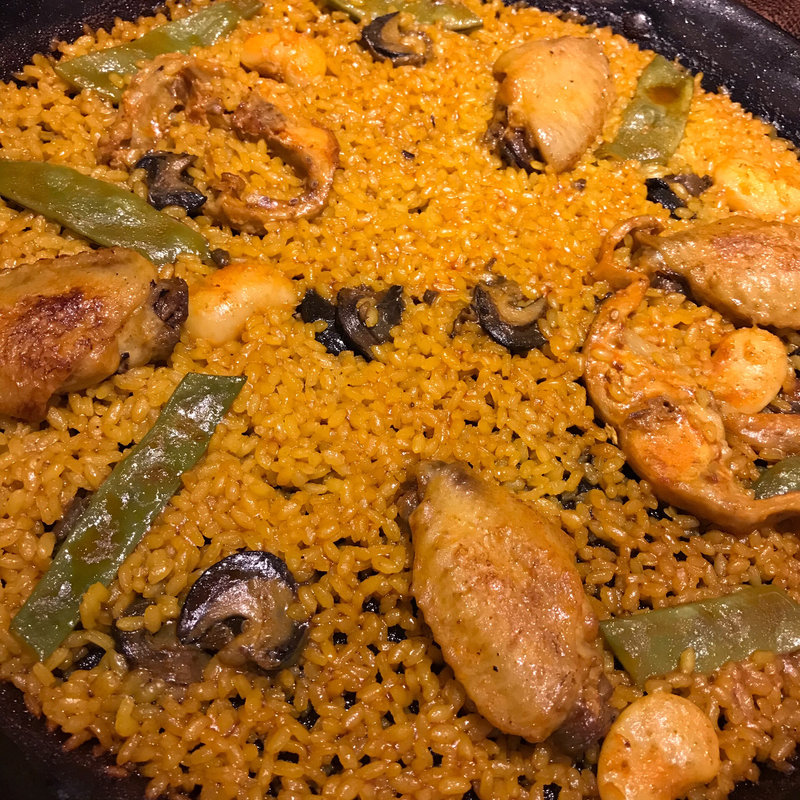 バレンシア風パエリア(スペイン料理＆ワイン パエリア専門店 ミゲルフアニ 新宿タカシマヤタイムズスクエア店)