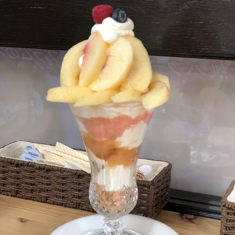 桃のパフェ(ときじくのかぐのこのみ)