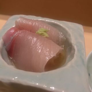 カンパチ 炒り酒(鮨 由う)