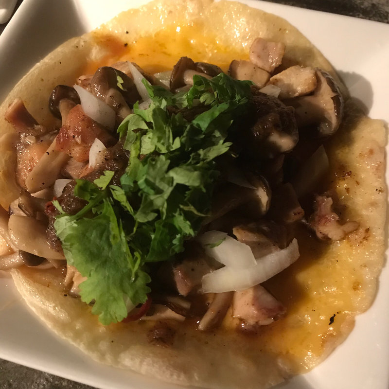 たっぷりキノコ！！チキン タコス(メキシポン )