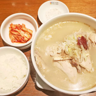 サムゲタンラーメン(韓国料理 にっこりマッコリ 池袋西武店)