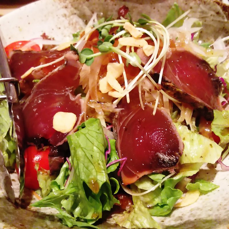 炙りカツオの自家製ジュレポンサラダ(個室居酒屋 いごこち 清水)