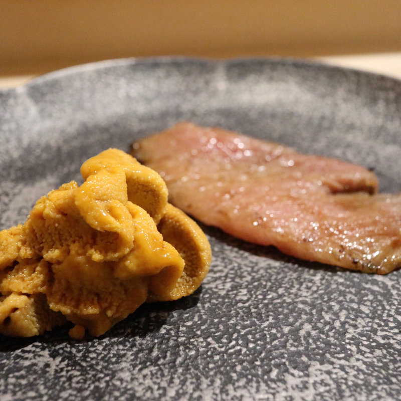 雲丹とカマトロ炙り(鮨 あらい)