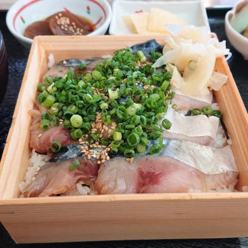 金華さば漬け丼(道の駅 上品の郷 レストラン栞 （ミチノエキジョウボンノサト レストランシオリ）)