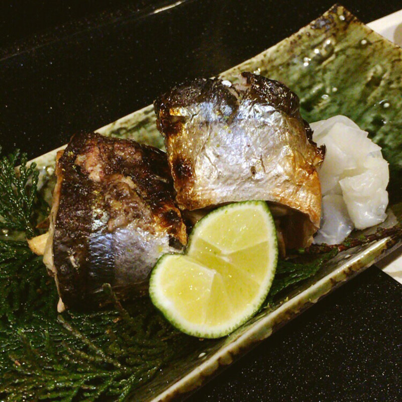 秋刀魚の松茸巻き焼き(東心斎橋 八束 （やつづか）)