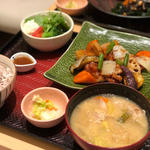 鶏と野菜の黒酢あん定食(大戸屋 長野稲田店 )