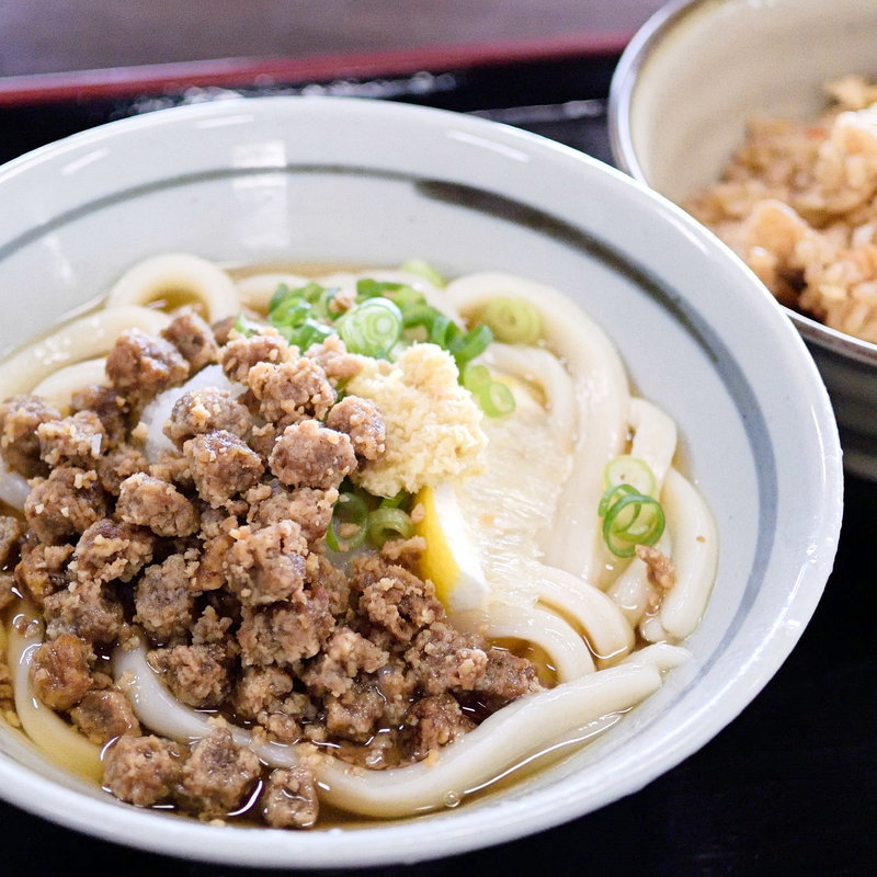 肉ぶっかけ冷（ぶっかけ冷+カップヌードル謎肉）(中西うどん （麺匠なかにし）)