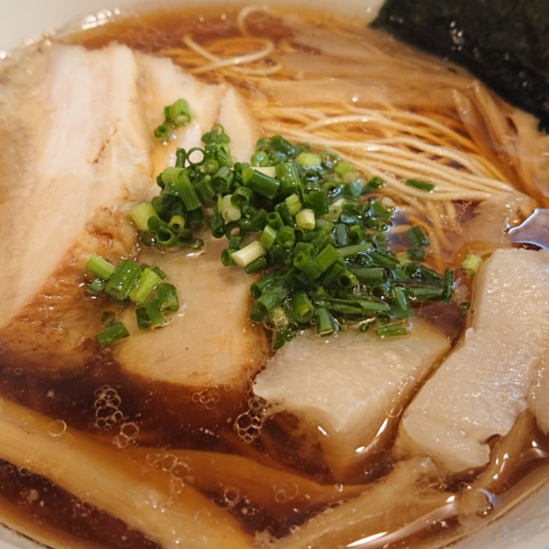 清湯仕立て しょうゆらーめん(烈志笑魚油 麺香房 三く)