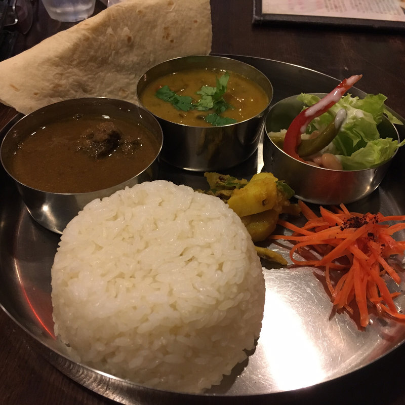 カレー2種のセットプレート(カレー食堂 Hoja Nasreddin)